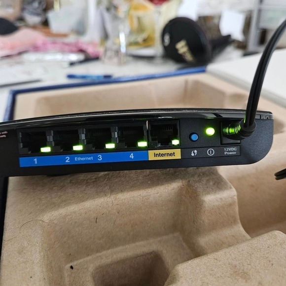 LINKSYS Router E1200 Wireless N - Picture 4 of 11